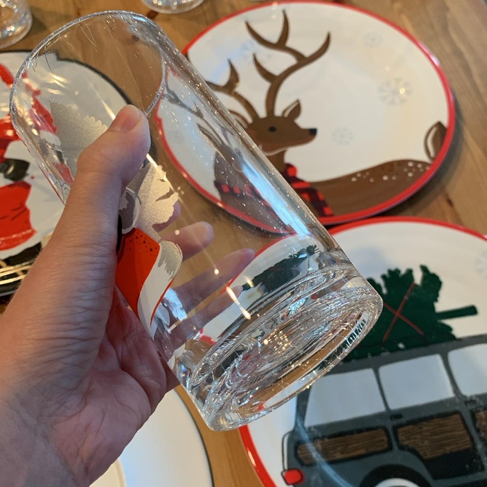 Set of 4 Christmas Plates and 4 Christmas Cups - Picture 10 of 10